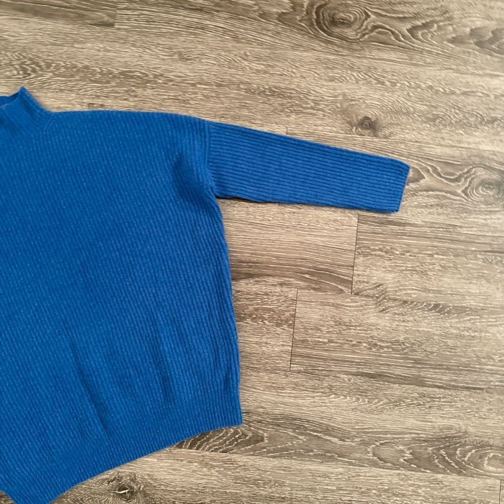 Kinross Cashmere Blue Sweater - Picture 7 of 10